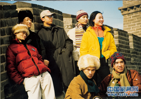 1999年，馬云與阿里巴巴創(chuàng)業(yè)團(tuán)隊(duì)在長(zhǎng)城。(高清圖集：馬云那些年)